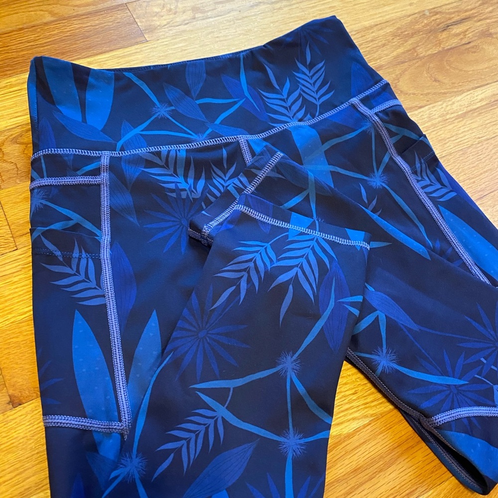 Zyia Azul Paradise Pocket Light n Tight Hi-Rise 20” Capri size 4